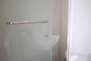 RedDoorz Plus near Mall Ciputra Jakarta