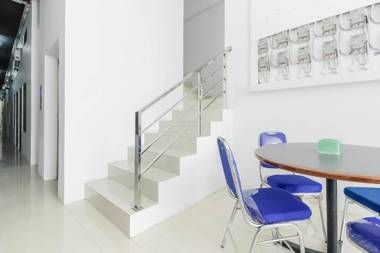 RedDoorz near Hayam Wuruk