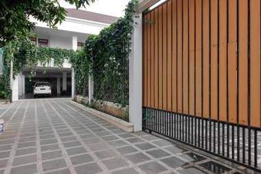 RedDoorz Premium @ Gandaria Jagakarsa