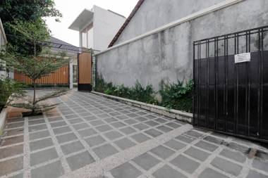 RedDoorz Premium @ Gandaria Jagakarsa