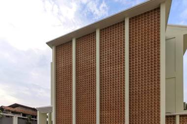 RedDoorz Premium near Ragunan Zoo 2