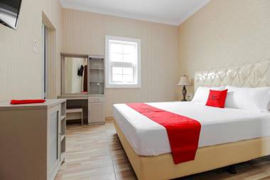 RedDoorz Plus @ Kwitang 2