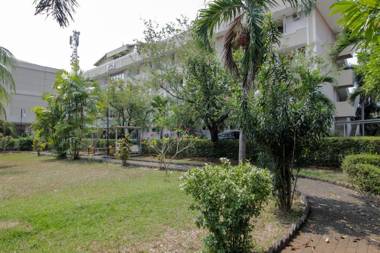 RedDoorz Plus near GBK Senayan