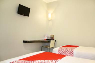 OYO 136 Manggis Inn