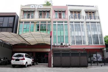 OYO 176 Near Cideng Virgo Residence