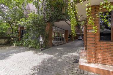 RedDoorz Plus At Ampera Raya