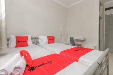 RedDoorz @ Cipete Raya