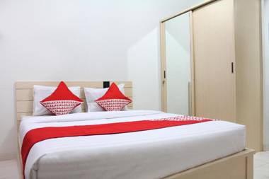 Vaccinated Staff - OYO 266 Margonda Residence 5