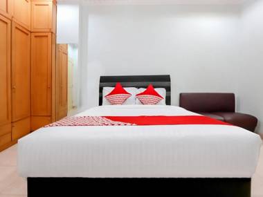 OYO 297 45 Residence Near RS Husada