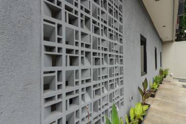 RedDoorz near Puri Indah Mall