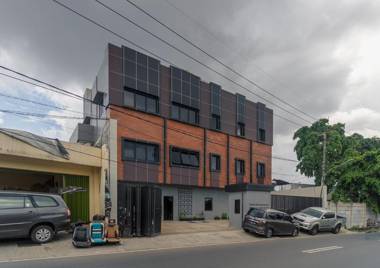 RedDoorz near Puri Indah Mall