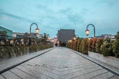 Vaccinated Staff - OYO Flagship 728 Baileys Apartment