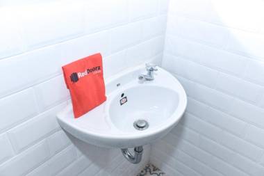 RedDoorz Plus @ Kemayoran