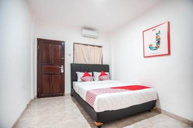 OYO 868 Wisma Berkat Near Patria Hospital IKKT