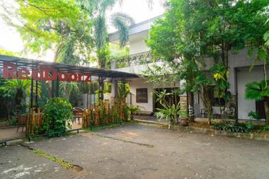 RedDoorz Plus near One Bell Park Avenue