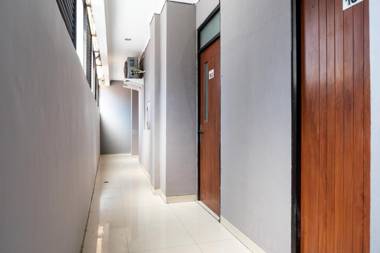 RedDoorz Plus @ Sawah Besar