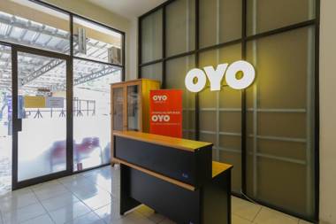 OYO 866 Idola Residence