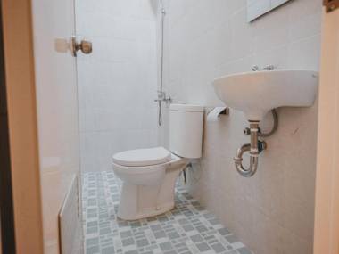 RedDoorz Plus near Plaza Blok M