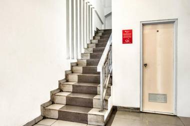 RedDoorz near Binus Anggrek 2