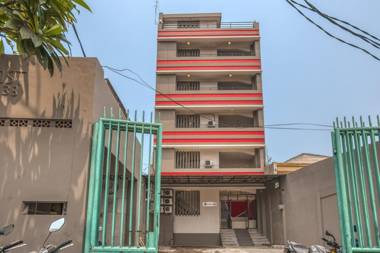 RedDoorz near Binus Anggrek 2