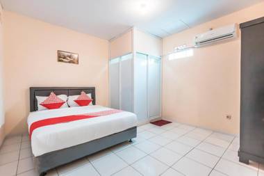 Vaccinated Staff - OYO 1868 J&b Room Pramuka