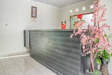 RedDoorz near Taman Mini Jakarta