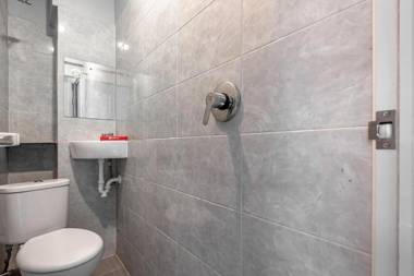 RedDoorz near Tanjung Duren 2