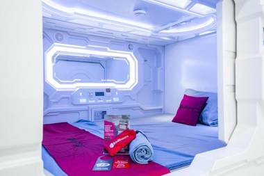 RedDoorz Hostel near Taman Puring