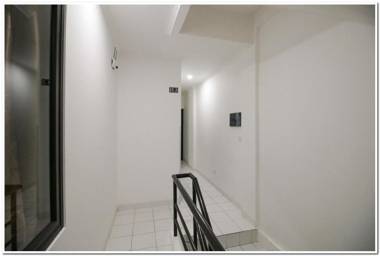 RedDoorz @ Ruko ITC Roxy Mas