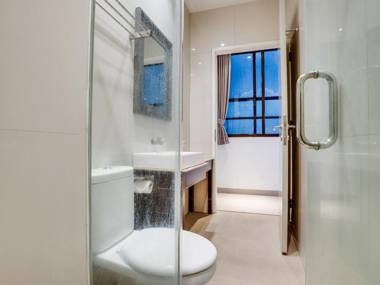 Vaccinated Staff - OYO 3735 Liv Hotel