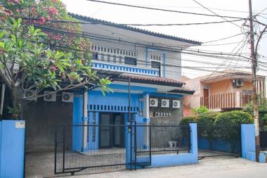 RedDoorz near Margonda Raya