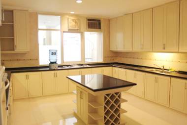 Kemang Utara Creative Villas