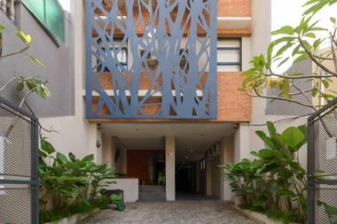 RedDoorz Plus near Radio Dalam 3