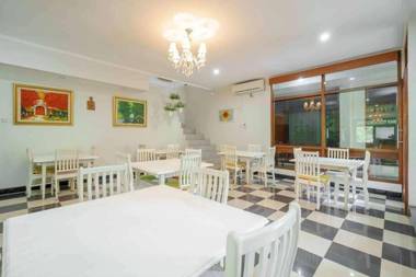 RedDoorz Plus near Kemang Raya