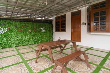 RedDoorz Syariah near Exit Toll Jatiwarna 2