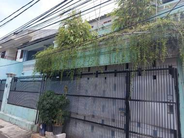 Eiffel Residence Petojo - Female Only