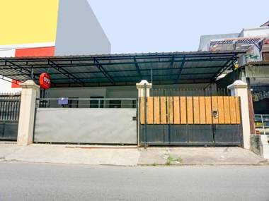 Vaccinated Staff - OYO 90304 Cosmo Tanjung Duren