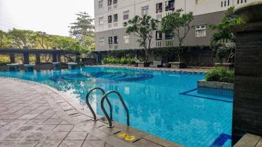 Comfort Green Pramuka 2BR Apartment By Travelio