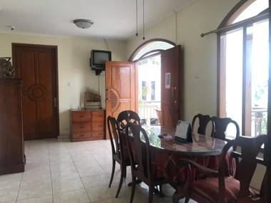 OYO 90094 Gayatri Residence