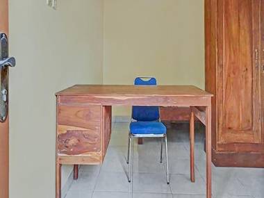 OYO 90409 Kostawira Residence Syariah