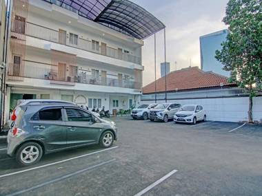 OYO 90432 Family Residence