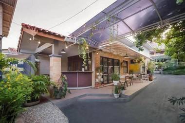 RedDoorz near RS Mitra Keluarga Depok