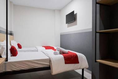 RedDoorz Plus near Taman Anggrek Mall