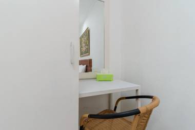 RedDoorz Syariah near Universitas Borobudur