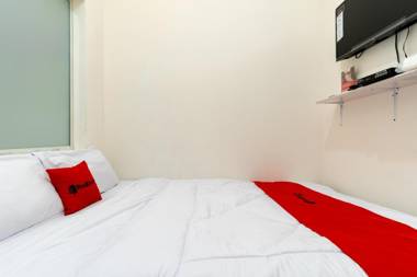 RedDoorz Plus Near RS Royal Taruma Grogol