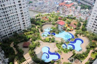 Comfy 2BR at Seasons City Apartment By Travelio