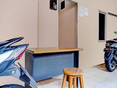 OYO 90743 Kartini Populer