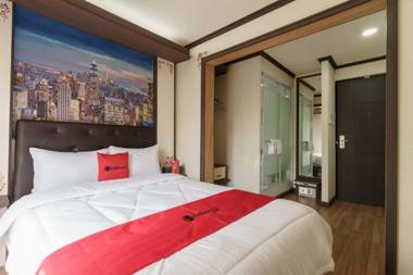 RedDoorz Plus @ Pondok Labu