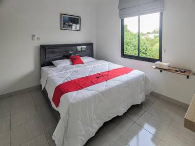 RedDoorz Syariah near Jalan Caman Raya Bekasi