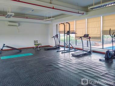 Comfort & Minimalist Studio at Dave By Travelio